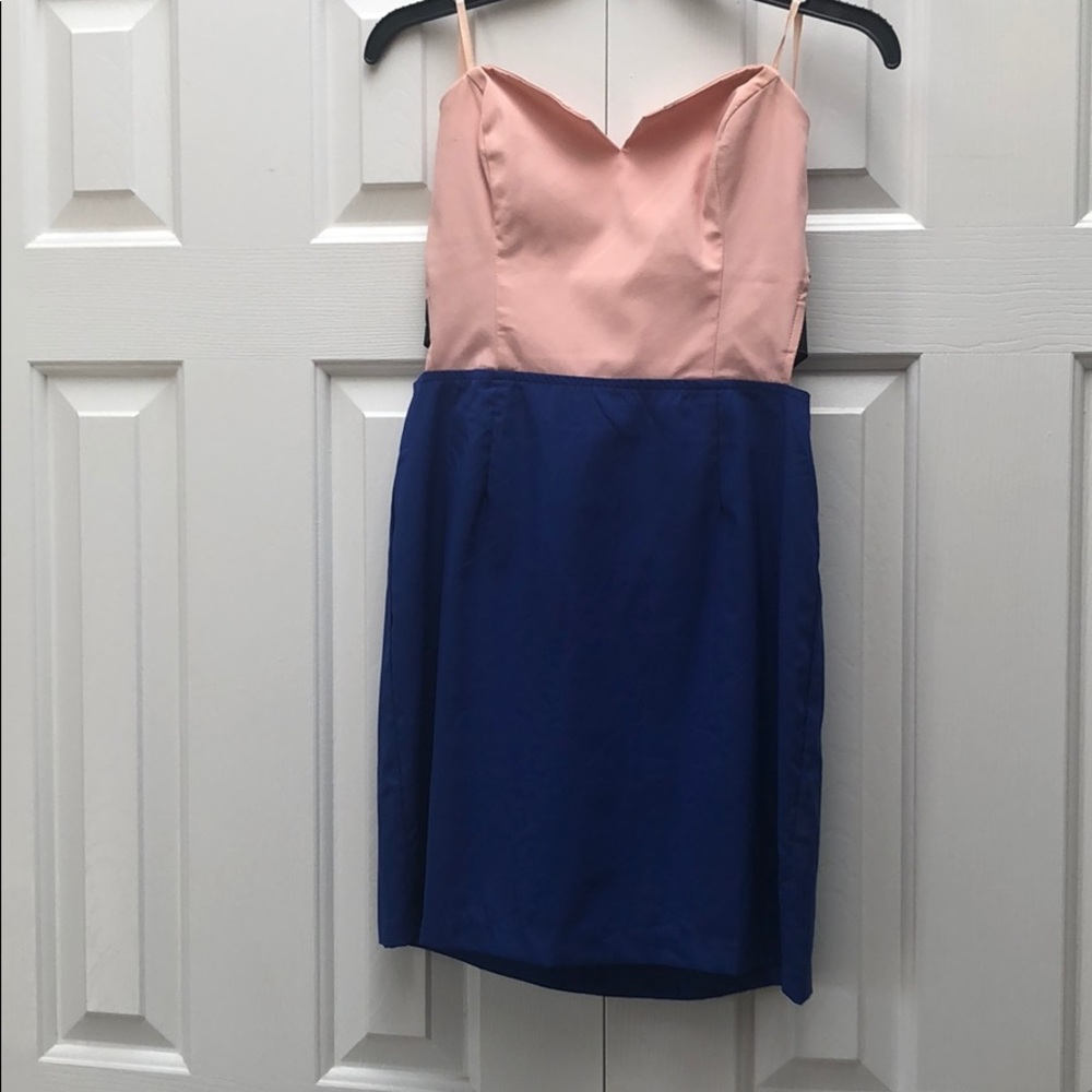 Sweetheart neckline with side cutout dress